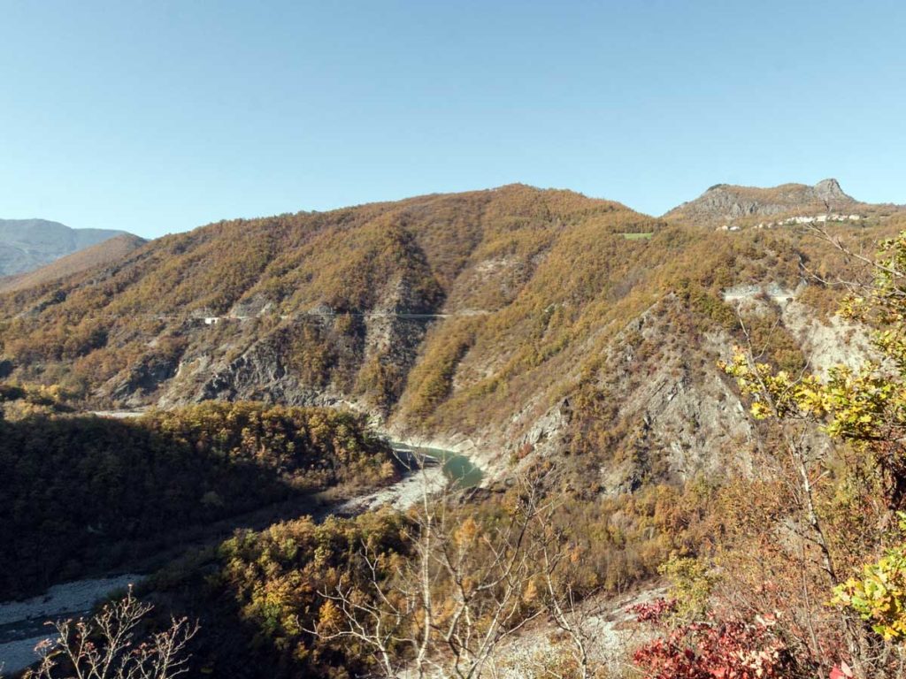 Valle Appenninica con Fiume